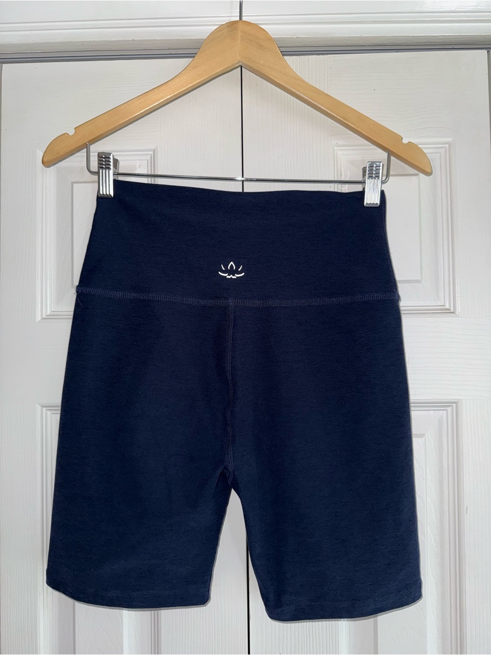 Beyond yoga high rise shorts size L